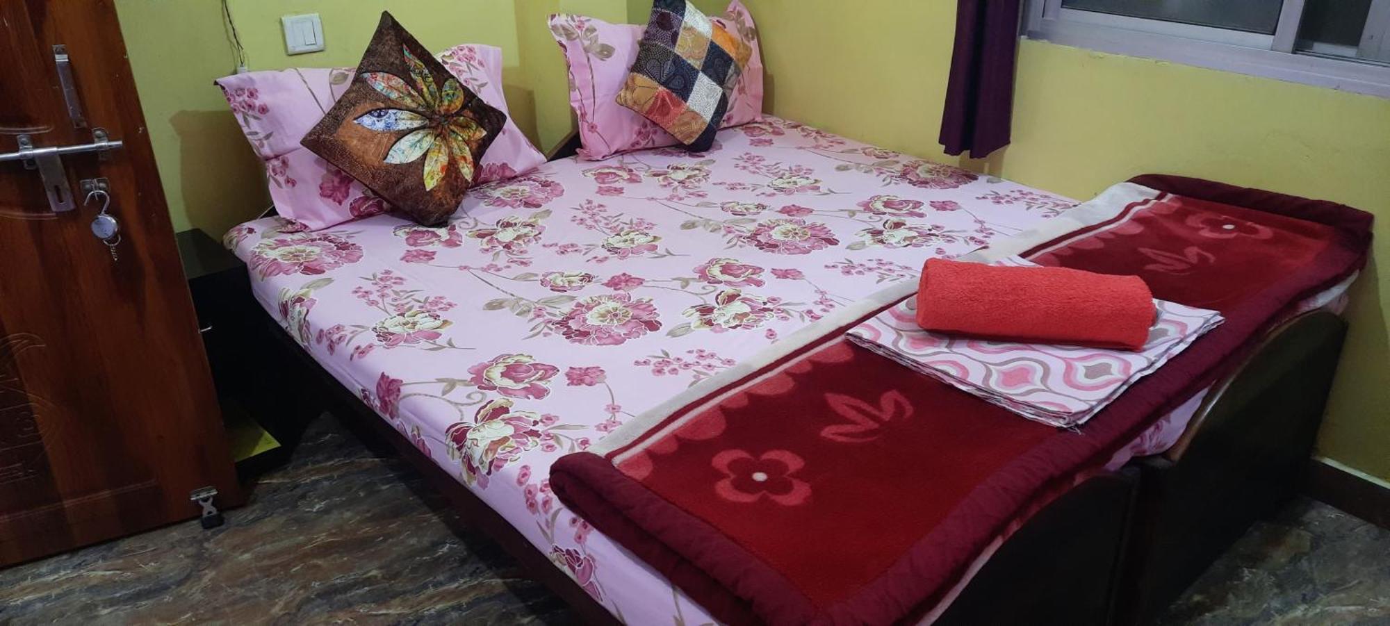 Azure Family Paying Guest House Varanasi Exterior photo